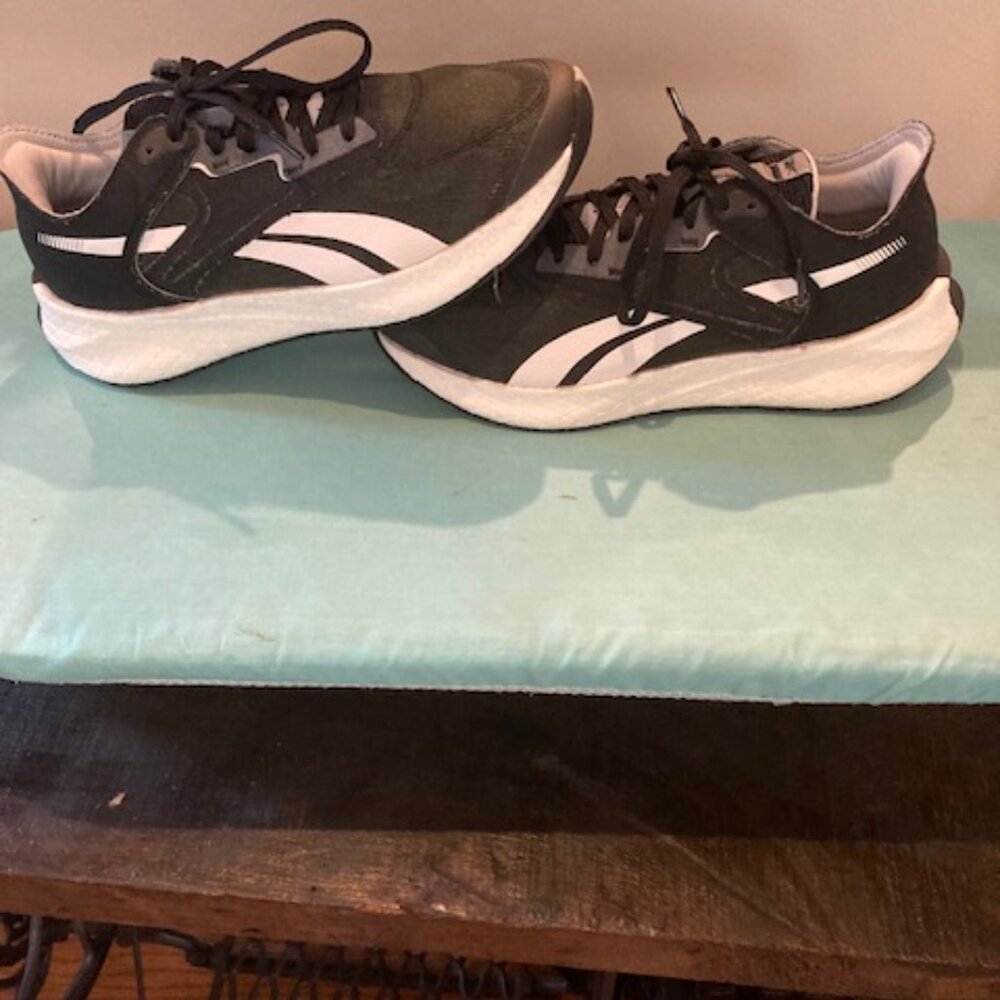 womens reebok sneekers